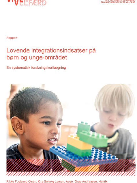 Rapportomslag med bild på två barn och torn av lego