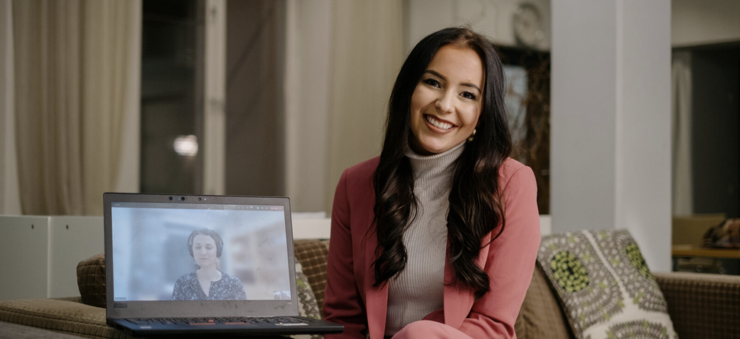 Womento career mentoring - kvinna som jobbar med integrering