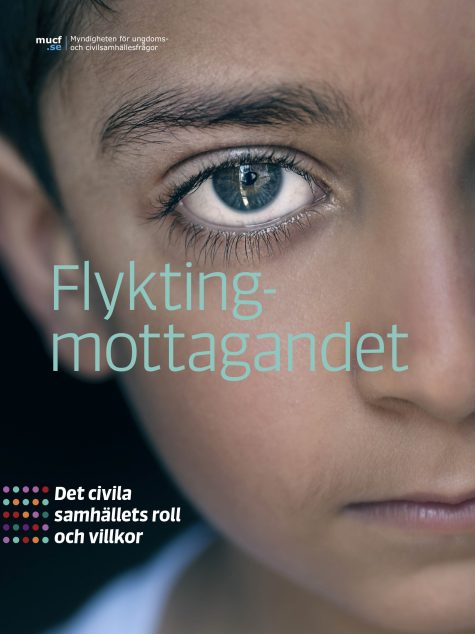Rapportomslag med närbild på ett barns ansikte