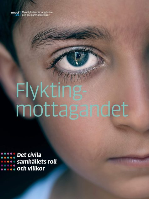 Rapportomslag med bild på en allvarlig pojke
