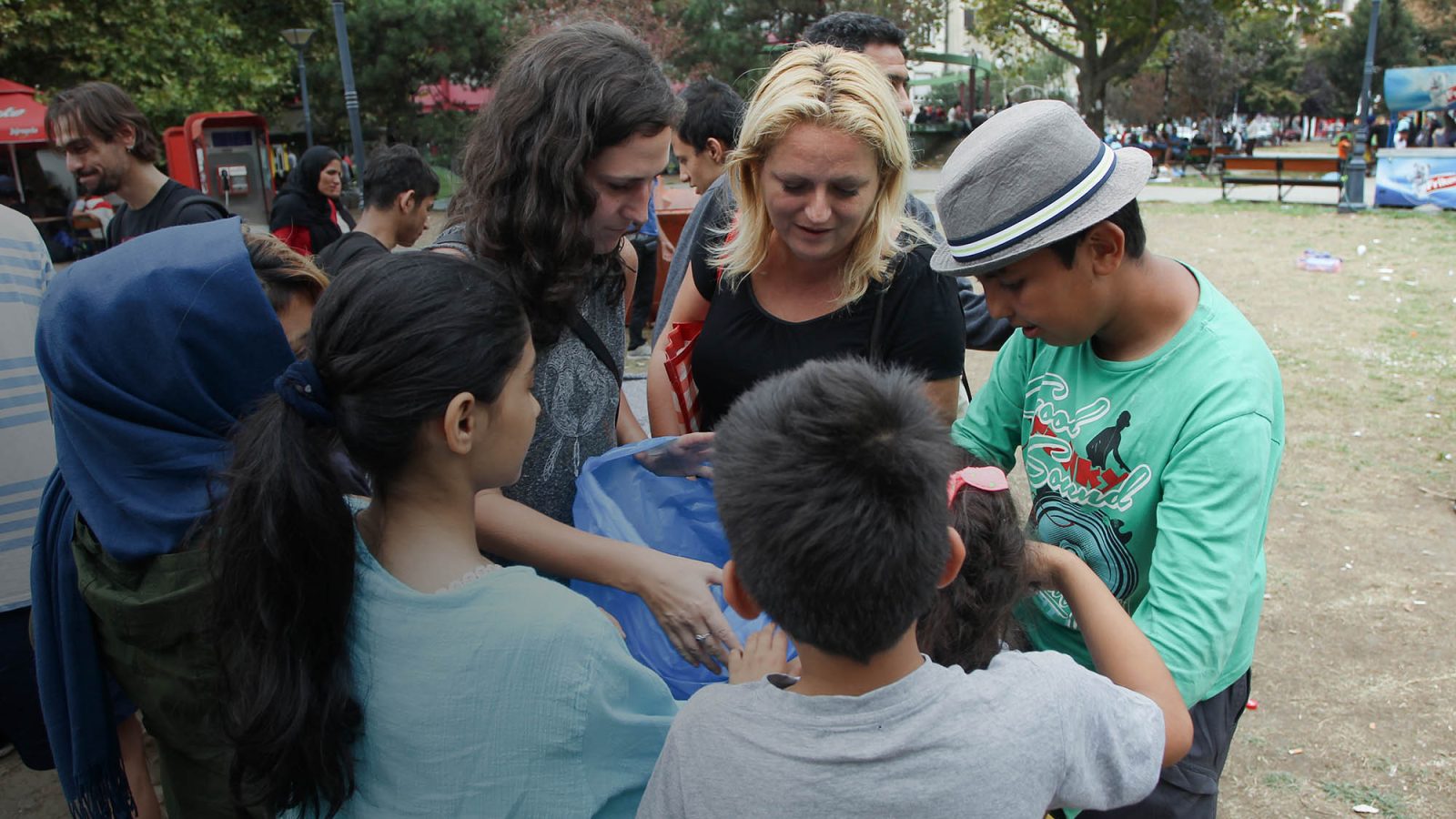 Syrian refugees receiving help from local