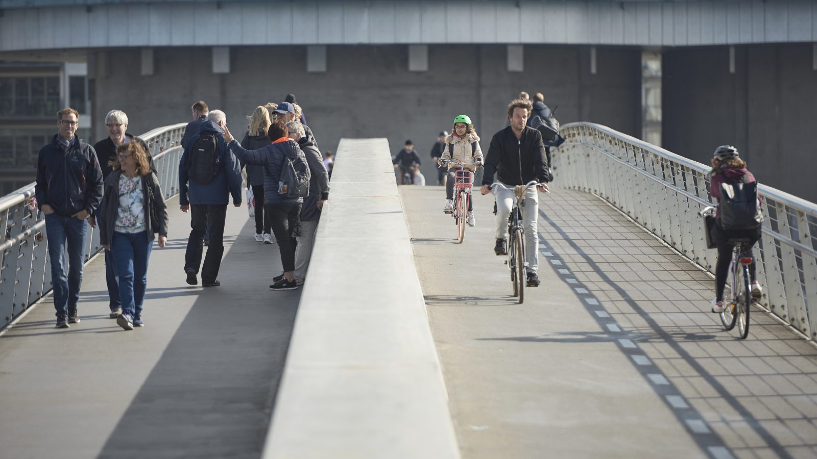 Gång - och cykelbro