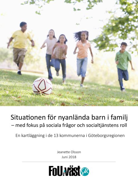 Rapportomslag med bild på barn som springer efter en fotboll