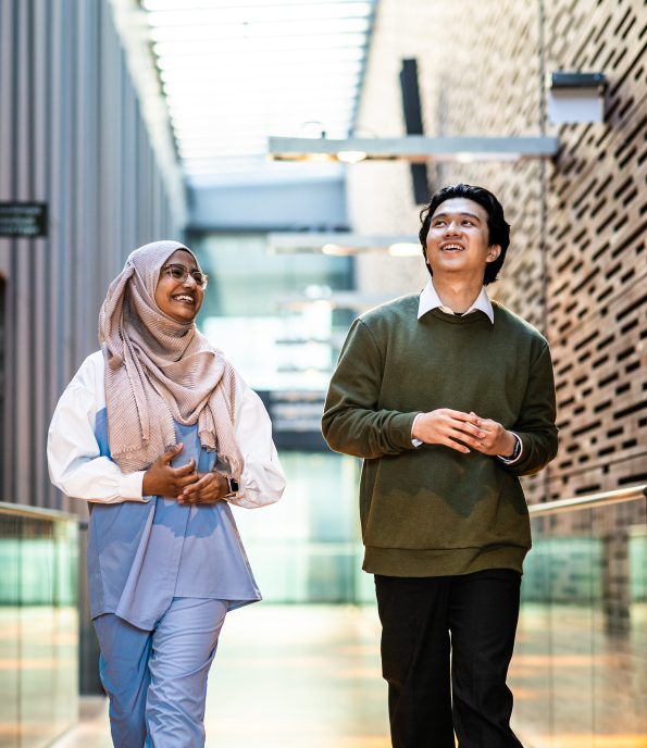 två studenter på Aalto universitetet